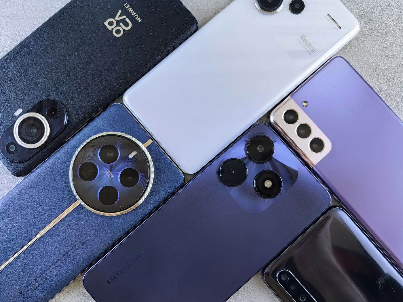 Livrările de smartphones s-au prăbuşit cu 22% în trimestrul al treilea